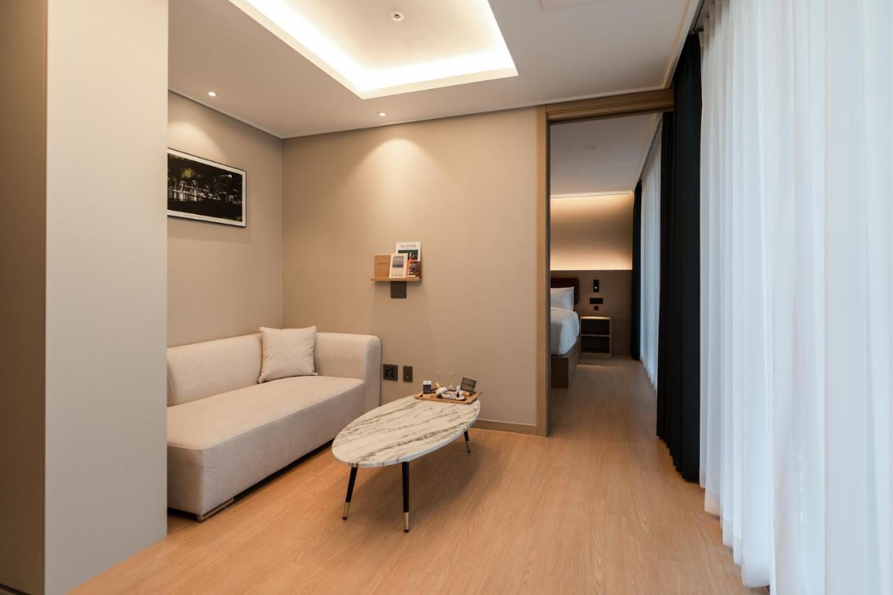 D Ov Haeundae Hotel Пусан Экстерьер фото
