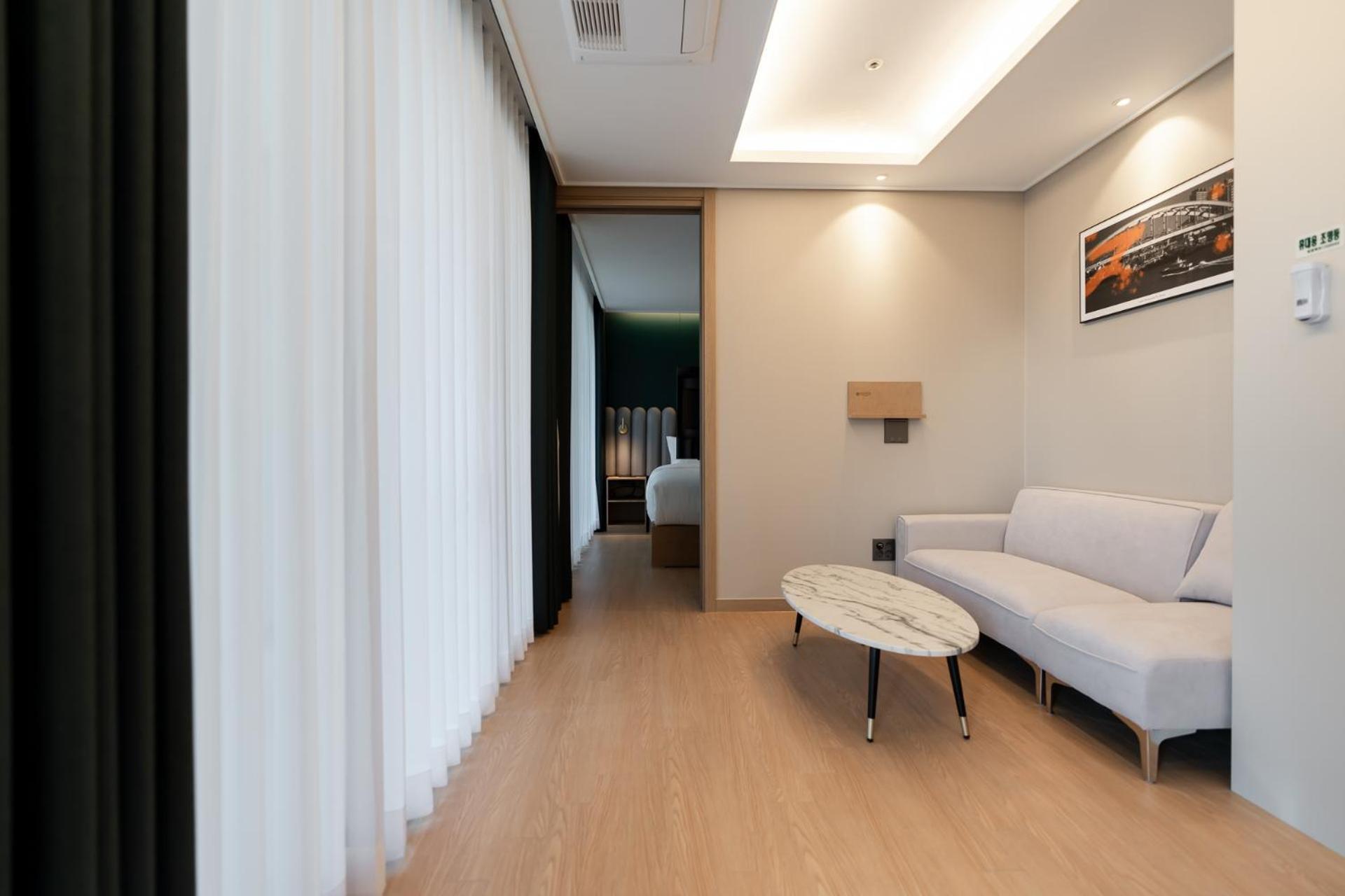 D Ov Haeundae Hotel Пусан Экстерьер фото